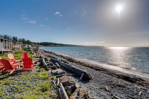 Coupeville House | Whale Watch & Relax Fireside: Puget Sound Gem!