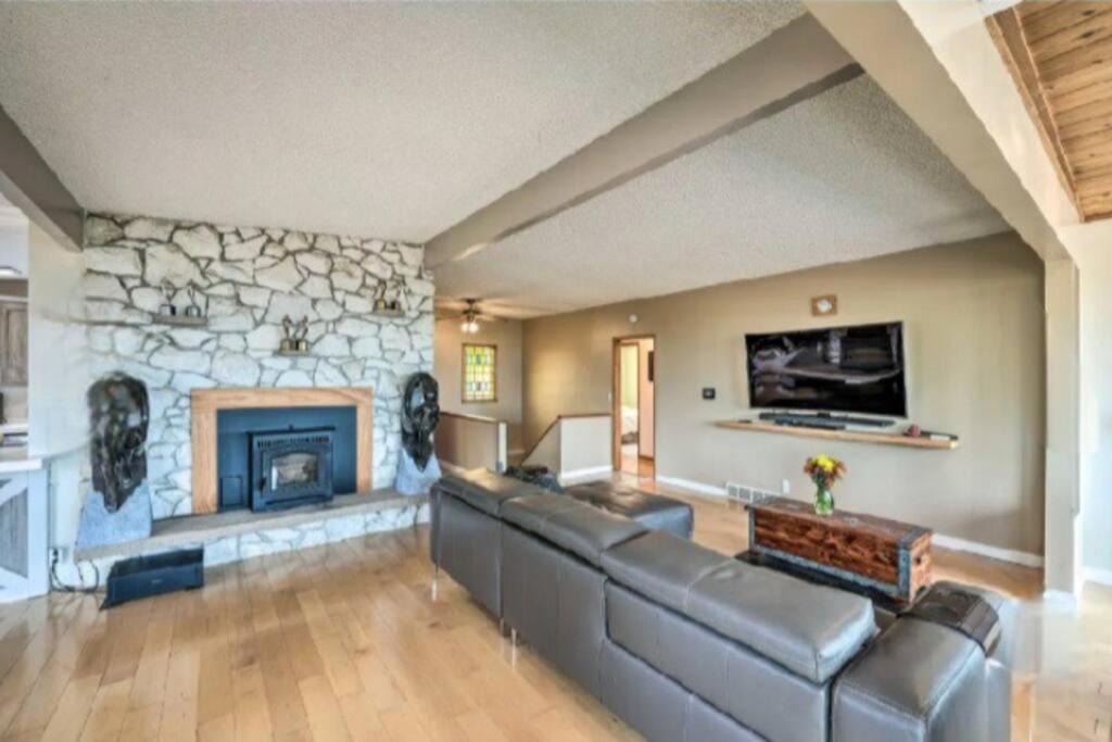 Coupeville House | Whale Watching, Private Beach, Hot Tub and more! Coupeville 3/2