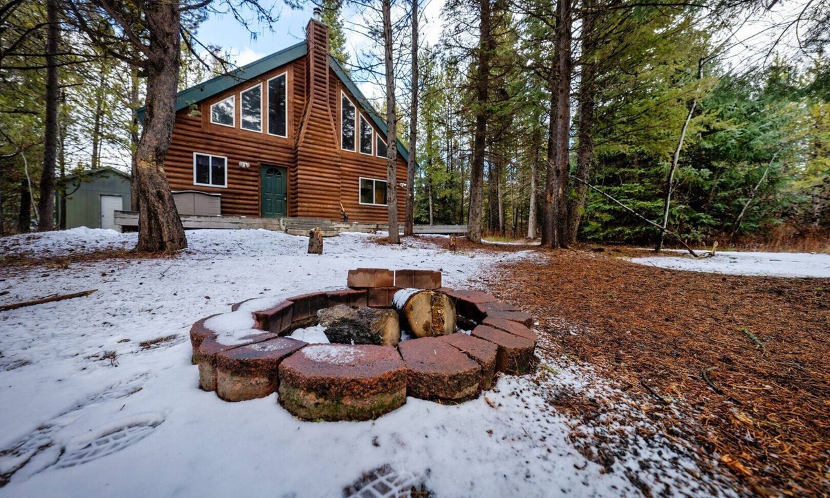 Wagon Wheel House | Wildwood Getaway - 5 min walk to boat ramp, Walk to Lake Cascade.