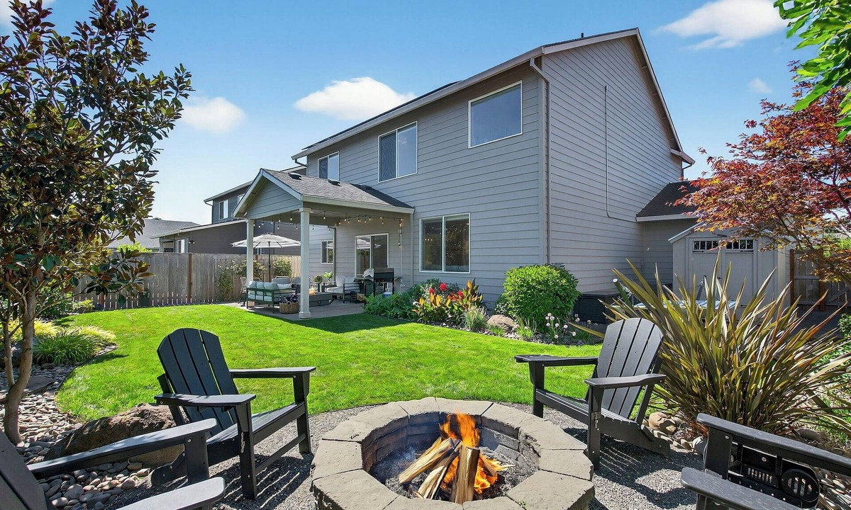 Newberg House | Wine Country Retreat with Fire Pit, EV Charger & Family Amenities