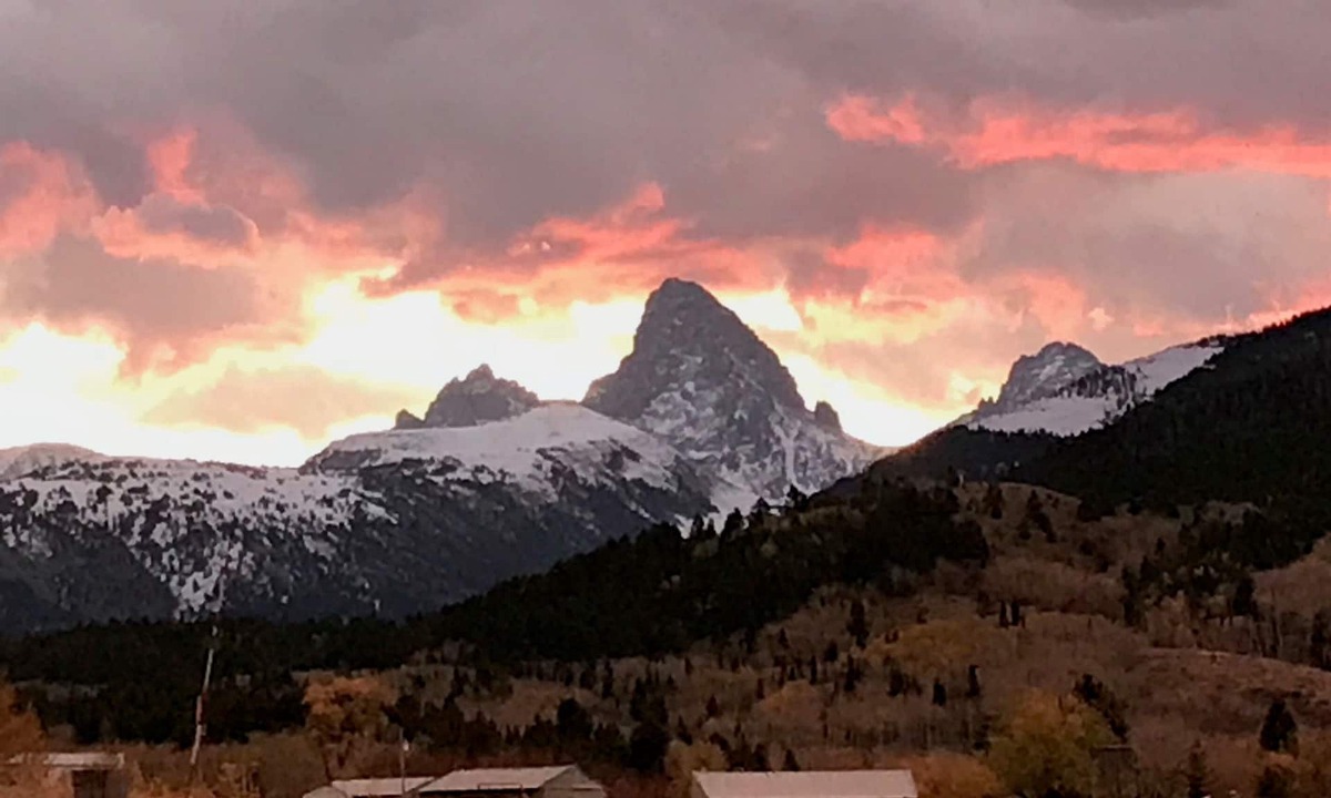 Driggs Cabin | Winter Rates at Targhee Log Cabin~Scenic Views