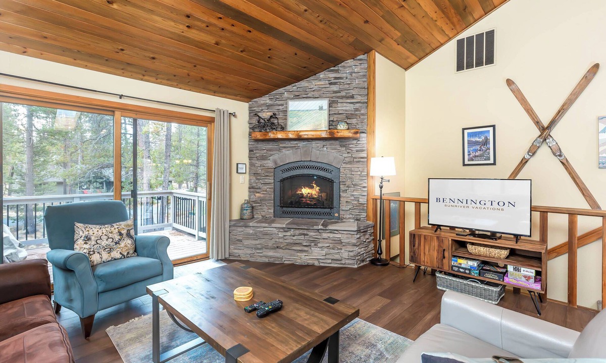 Deer Park House | WITC03 - Updated Home, Great Outdoor Space, AC, Hot Tub