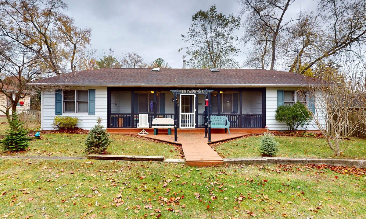 Lakeside House | Within walking distance to Lake Michigan, beach access, nice patio, W/D & WIFI