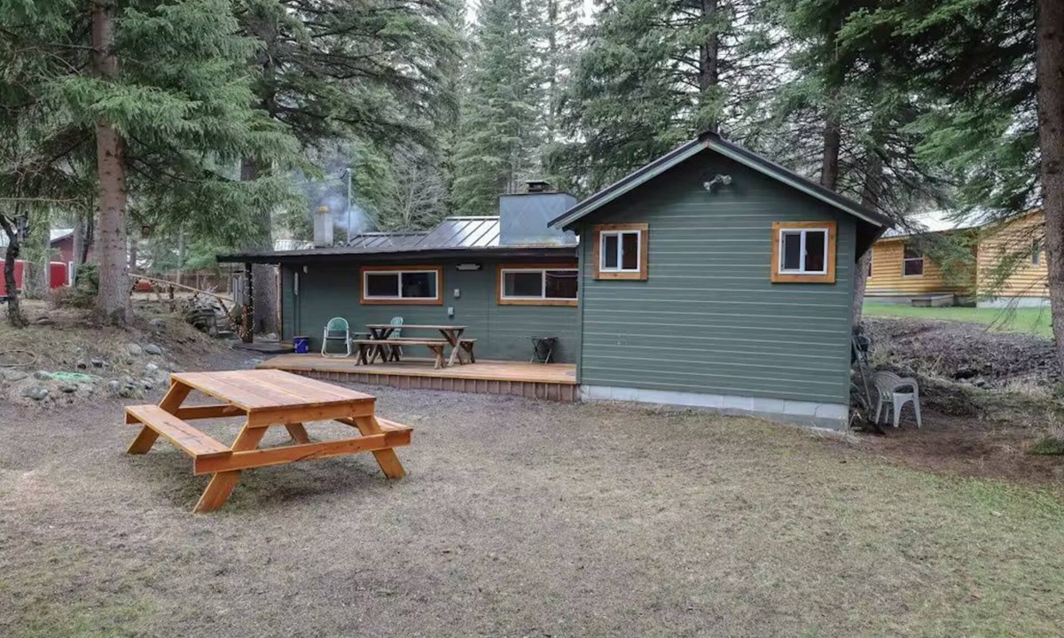 Enterprise Cabin | Wood Den rustic lake cabin, deck & mountain views