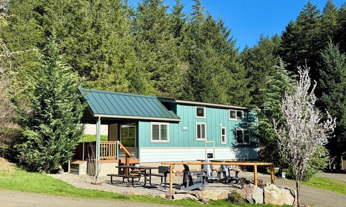 Idleyld Park Cabin | Woodland Cabin in Umpqua National Forest