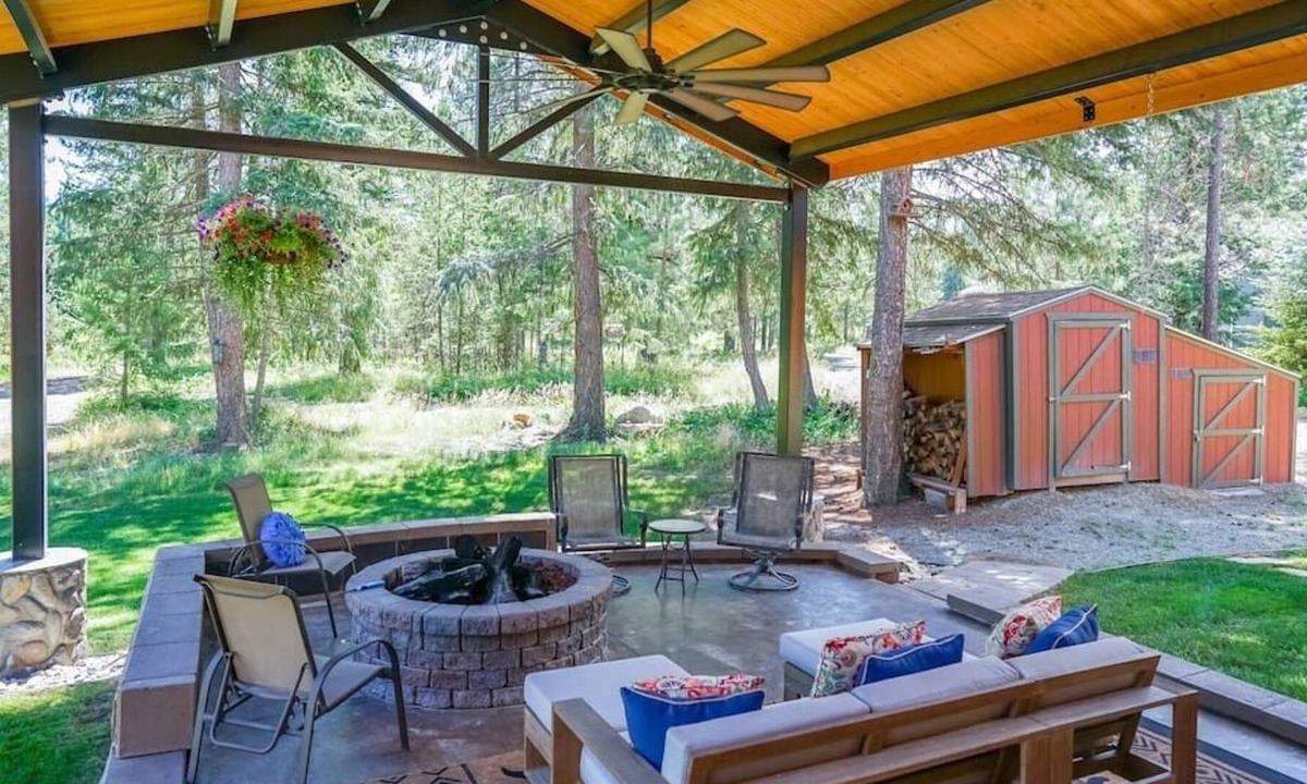 Blanchard Ski Chalet | Woodland retreat: spa room, nature!