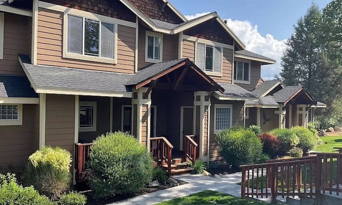 Klamath Falls Villa | Woodland Retreat at Running Y