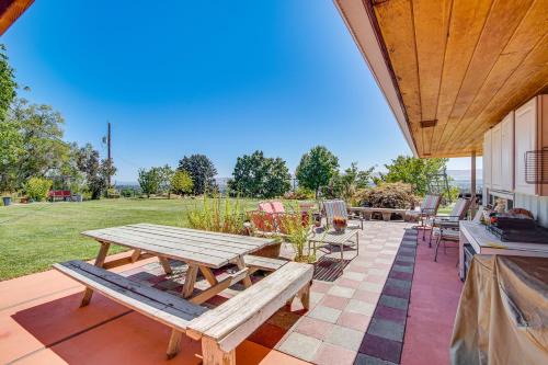 Yakima Apartment | Yakima Wine Country Retreat w/Scenic Valley Views