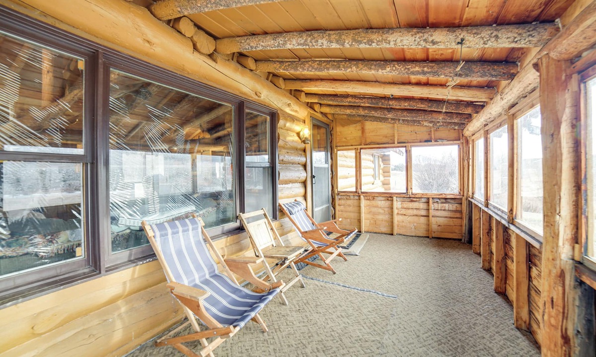 Big Sky Cottage | Yellowstone Cabin Getaway Near National Park