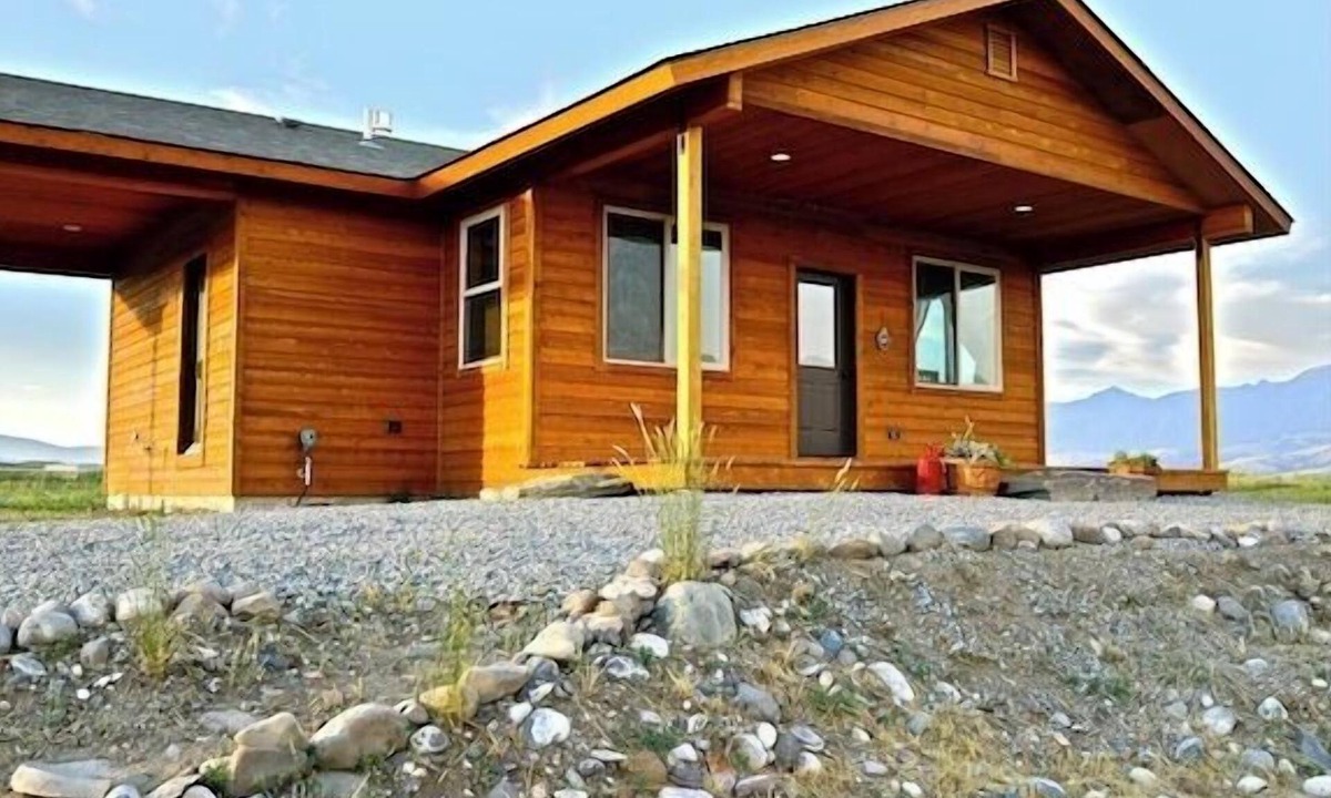 Emigrant Cabin | Yellowstone Cabin on the River with Private Acre Pond, Five Miles from Chico