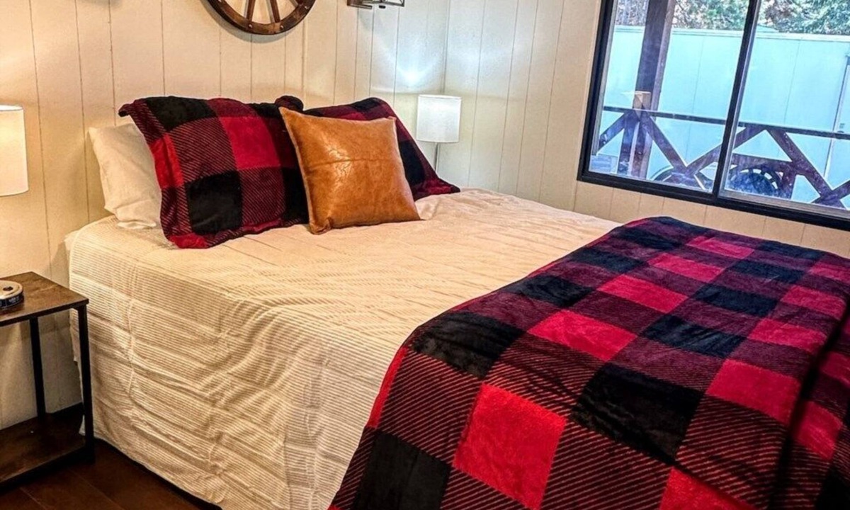 Island Park House | Yellowstone’s family vacay-KingBed, 2 bathrooms!