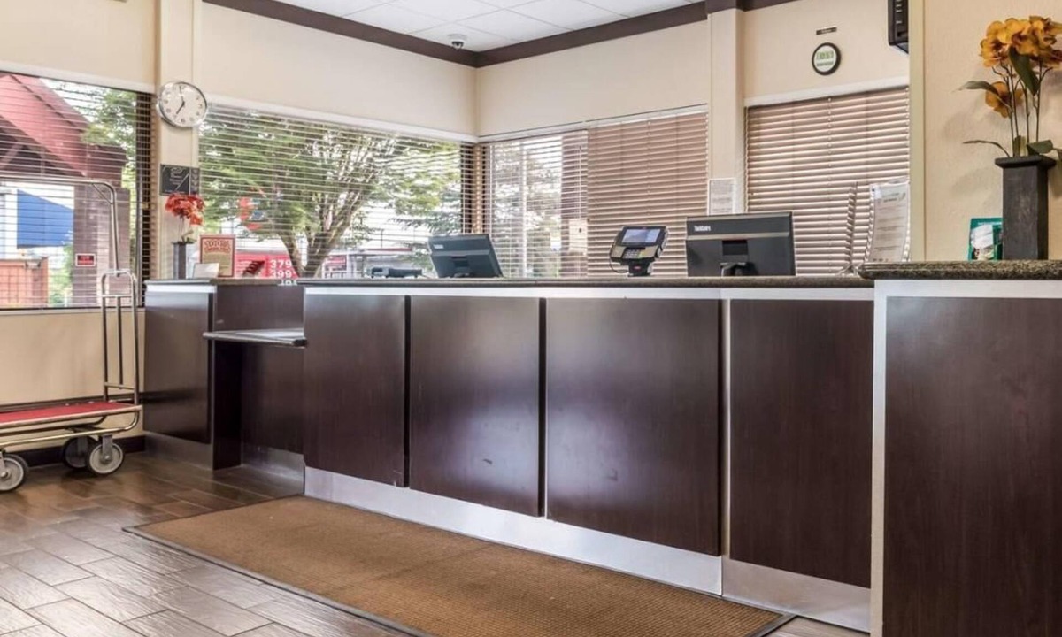 SeaTac House | You Found It! 2 Great Units, Pets Allowed, Near Gene Coulon Memorial Beach Park