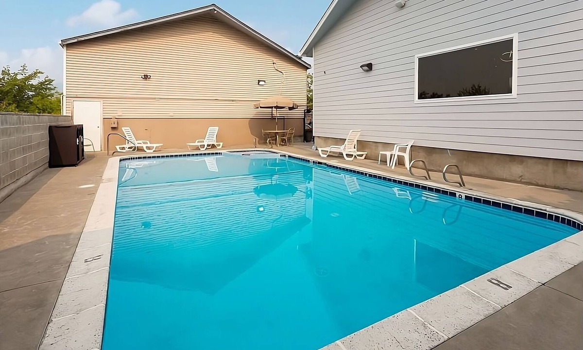 Grants Pass Hotel | Your Home Away From Home! Family-Friendly Unit Awaits! Near GP Shopping Center