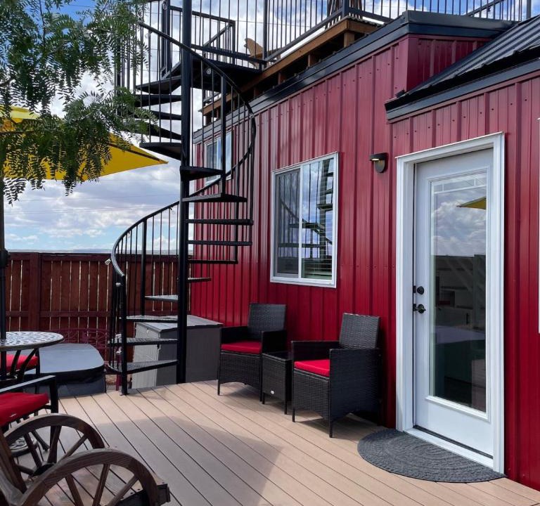 Apple Valley House | Zion Tiny Home Rooftop View Deck & Hot Tub