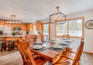 12 sharc passes, game room in the garage, private hot tub, Perfect family vacation home!