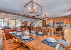 12 sharc passes, game room in the garage, private hot tub, Perfect family vacation home!