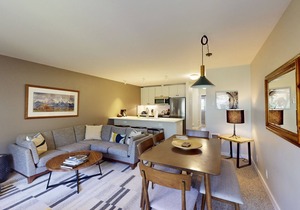 2-story townhome with mountain & ski views, wood-burning fireplace - near lifts