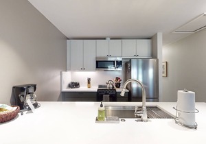 2-story townhome with mountain & ski views, wood-burning fireplace - near lifts