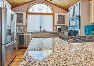 20 Lassen Lane-Sunriver, Oregon: Hot Tub, BBQ, WiFi, SHARC Aquatics, Tubing Hill, Mt. Bachelor, Golf, Deschutes River, Tennis, Bike Paths
