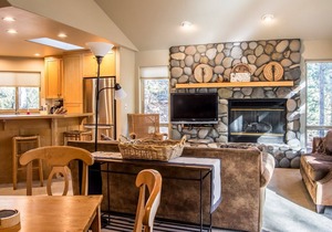 4 Bed 4 Bath 3 masters, 10 Shark Passes Included With Rental