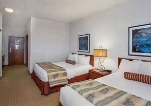 BEACH VACAY STARTS HERE. COMFY UNIT, POOL, SAUNA
