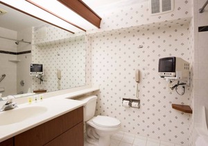 BEACH VACAY STARTS HERE. COMFY UNIT, POOL, SAUNA