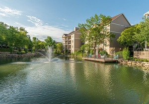 Branson | Lakeside Resort Retreat | Pools, Golf & Attractions in Branson