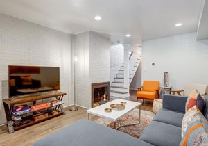 Charming & Bright Multilevel Townhome with Parking in Chicago