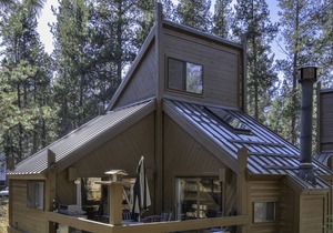 Contemporary cabin in the heart of Sunriver w/ FREE waterpark passes included