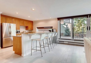 Designer 2BR Huge Private Deck Epic Vail & Beaver Creek Views