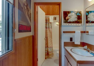 Family-Friendly Home with Shared Pool - Close to Town - Free SHARC Access