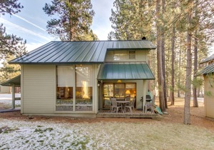 Family-Friendly Home with Shared Pool - Close to Town - Free SHARC Access
