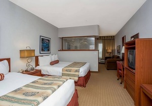 GROUPS BEACH ESCAPE! TWO UNITS, POOL, PARKING