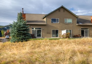 Home w/private hot tub & fireplace close to Town Center & Resort - Mountain to Meadow Ski Chalet