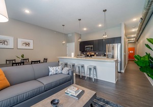 Kasa | Inviting 2BD + Walk to Dining | Des Moines