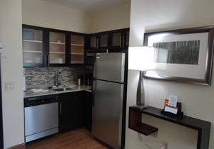 King Studio. Free Breakfast Buffet & Pool Access.