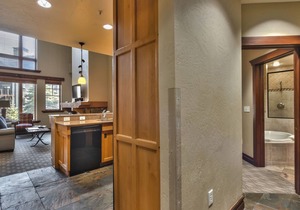 Large Ski In Ski Out 3 Bedroom+Loft Sleeps 10 Pool Hot Tub Vaulted Ceilings MC10 B