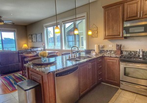 Location/Lakeside/BoatSlip!