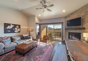Modern Mountain Luxury, Stunning Deer Valley Mountain Views and Private Hot Tub!