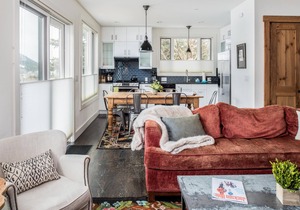 Outpost: King Ridge 7 Penthouse - AC & Hot Tub!