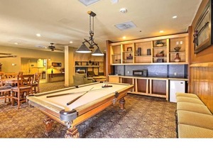 Outstanding 2BR in River Run. Fully stocked, steps from gondola and shopping in Dillon