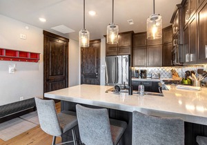Park City Blackstone 3L: Cozy 2BR condo in Canyons Village, sleeps 8 with mountain views.