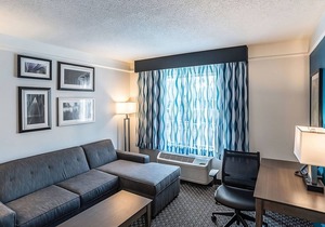 Prime Location! 4 Convenient Units, Pool, Free Parking, Free Breakfast in Phoenix