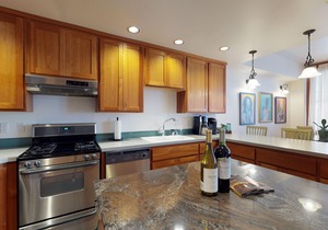 PROMO 15% WEEKLY/45% MONTHLY DISCOUNTnTacoma's Theater Dist. High-End Condos.
