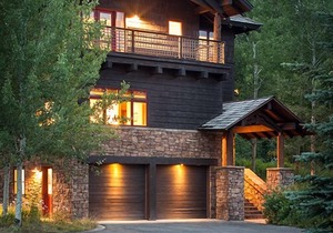 Slope-side Granite Ridge luxury lodge with ample space for all