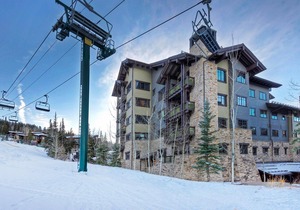 Slopeside Studio Condo in Empire Pass with Mountain Views