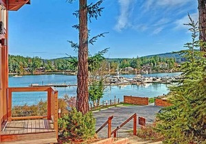 Snug Harbor Resort and Marina - One Bedroom Water View Cabin