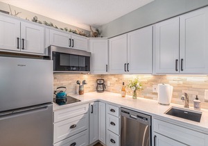 🏖️ Snug Lake View Condo @ The Shores | Beach Views + Deck + Champagne Welcome ➠ 5689