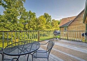 Spacious Cabin on Kentucky Lake with Large Deck!