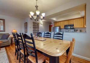 Spacious condo near downtown Jackson with furnished deck, mtn views & grill